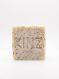 Savon artisanal KINZ à la poudre de pépins de figue de Barbarie, vue de face